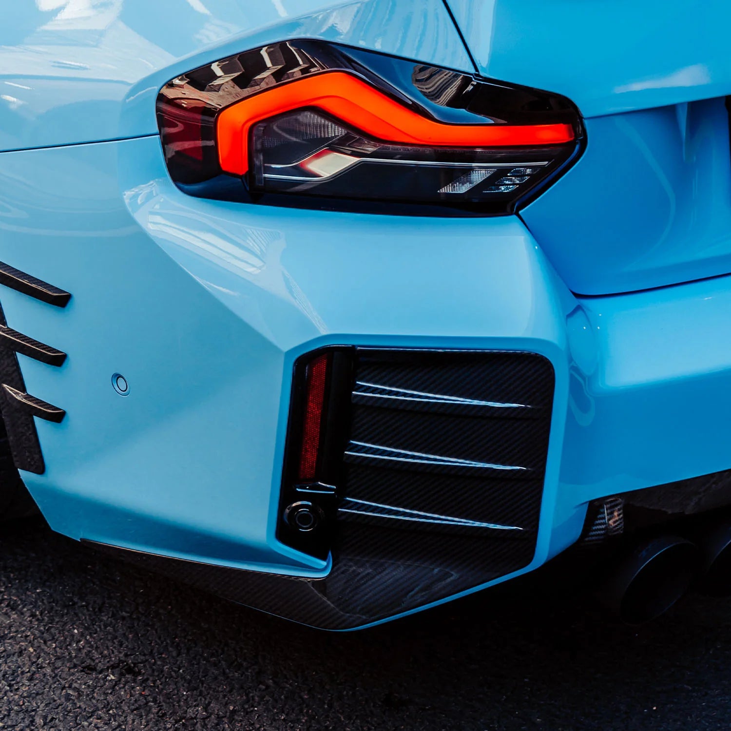 MHC+ BMW M2 G87 PERFORMANCE STYLE REAR BUMPER INSERTS IN PRE PREG GLOSS CARBON FIBER (G87)